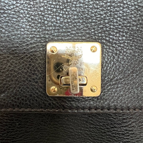 ⭐️MCM Leather Crossbody Handbag - Picture 5 of 13